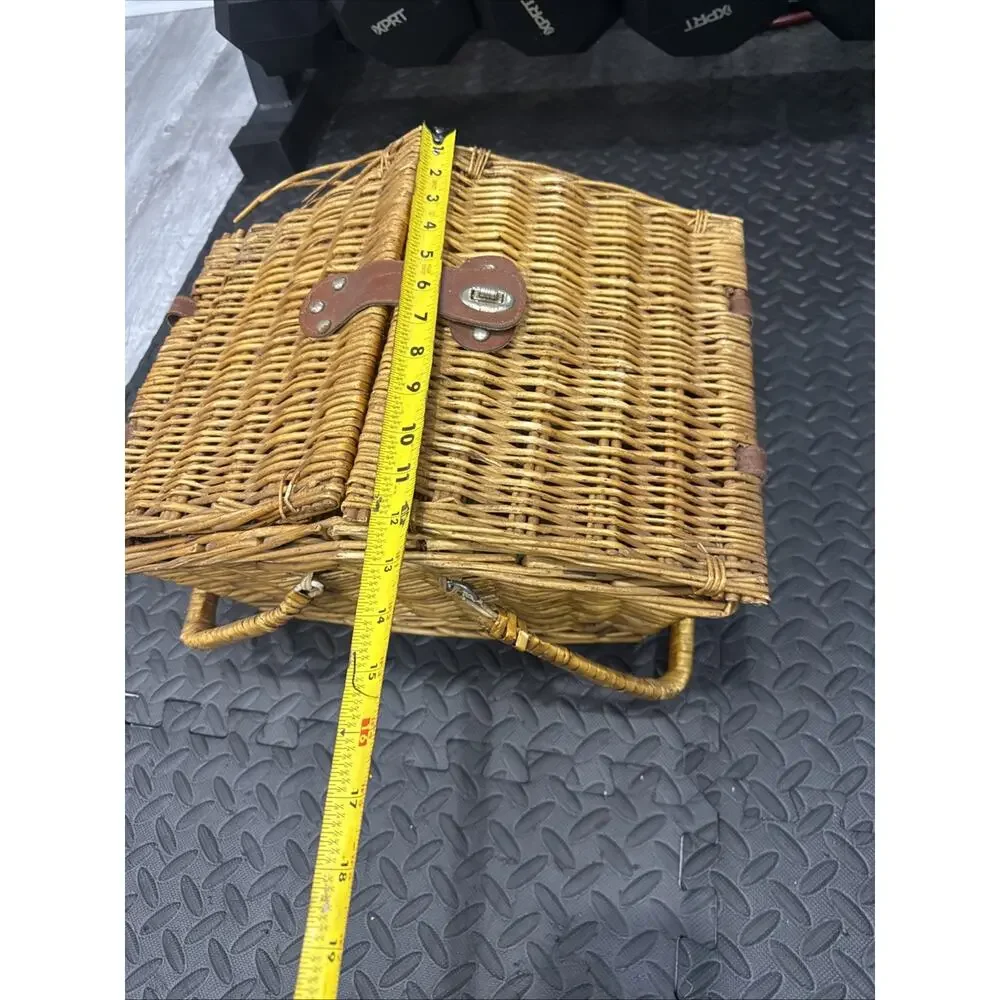 Unbranded wicker vintage